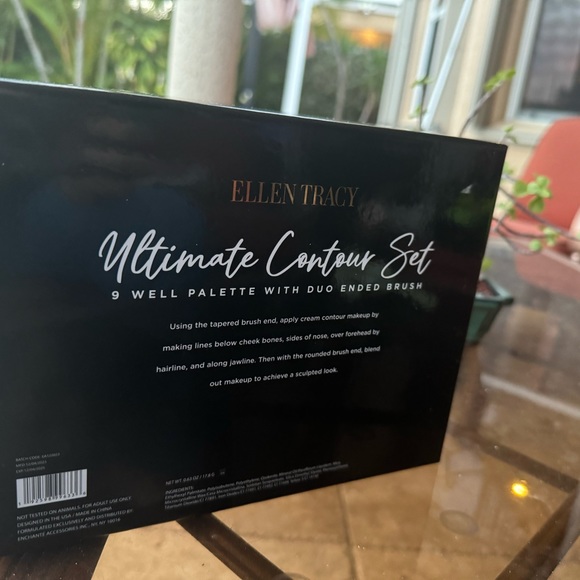 ELLEN TRACY Ultimate Contour Set w/Duo ended Brush - Picture 5 of 5